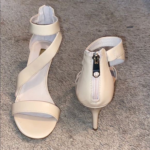 Cream colored heels and 2 3/4” heel height - Picture 5 of 5